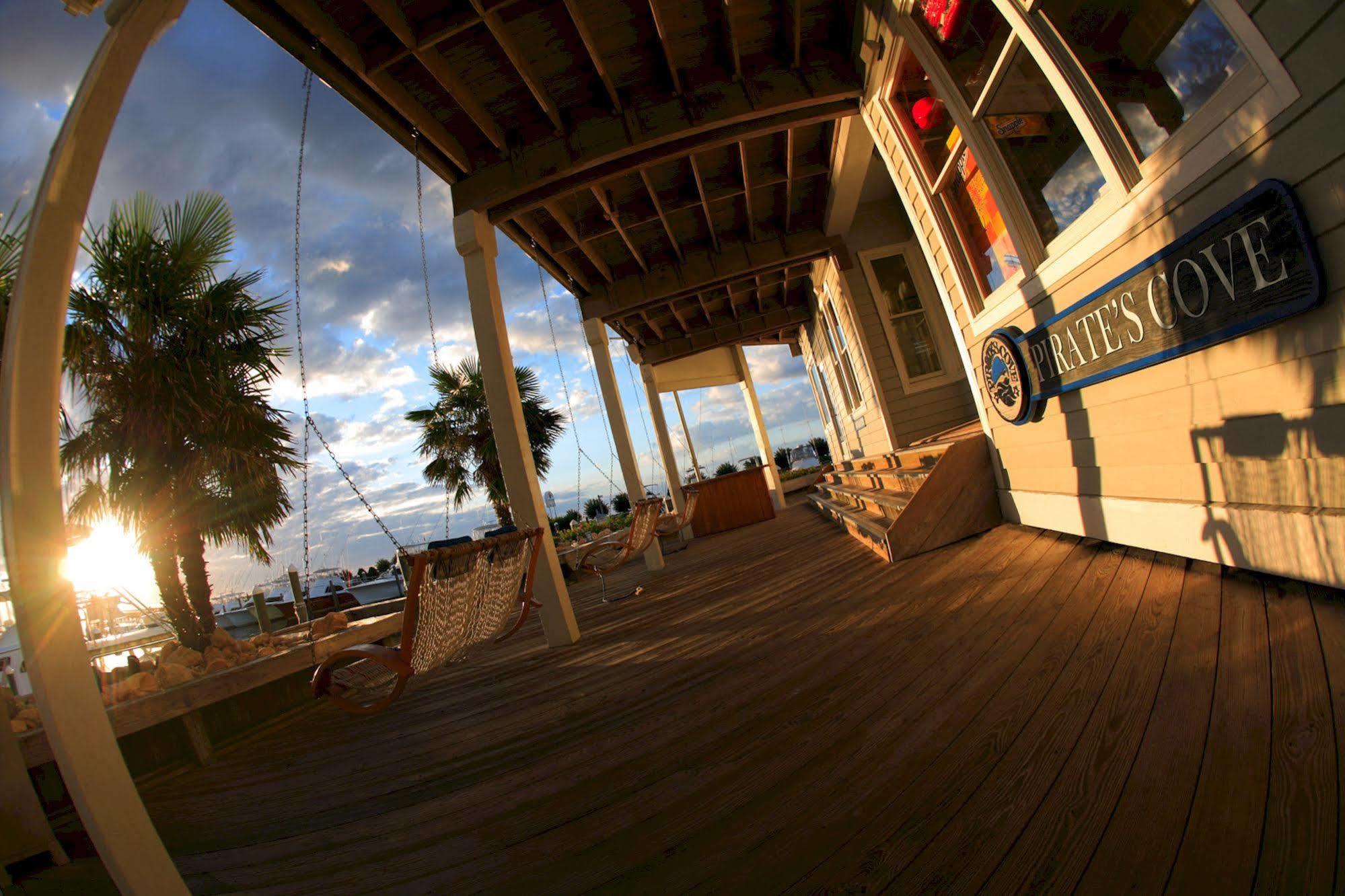 Pirate'S Cove Resort Condos マンテオ エクステリア 写真